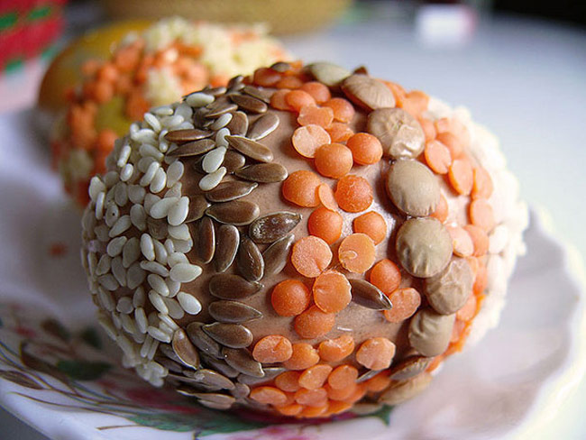 Easter-Eggs-11-Glue-Various-Seeds-and-Edibles-onto-the-Egg-2