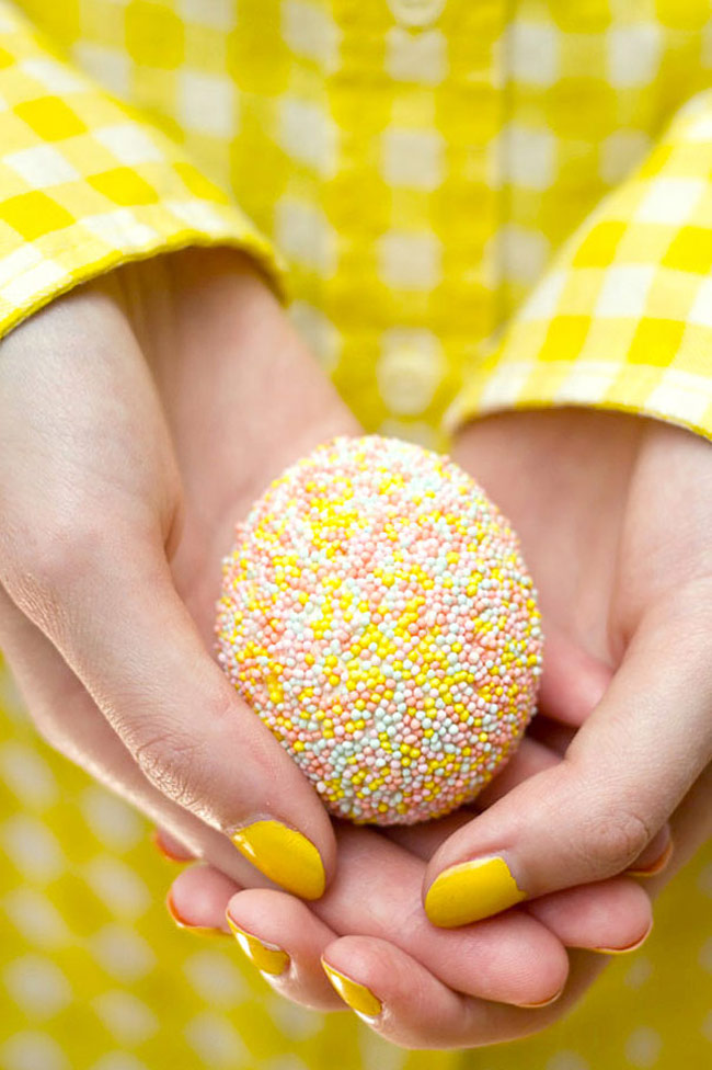 Easter-Eggs-1_Cover_Egg_With_Tacky_Glue_and_Dip_In_Sprinkles_2