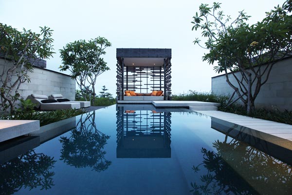 2-Alila-Villas-Bali-amazing-pools-that-you-will-like-to-dive-swimming-pool-photography