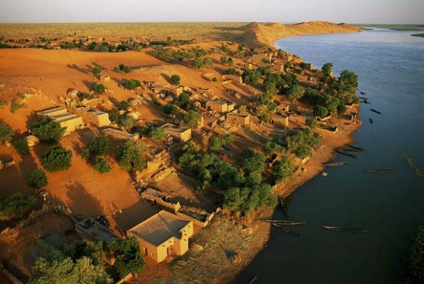 aerial-africa-6-The-riverside-village-Bartaga-Mali-great-atmosphere