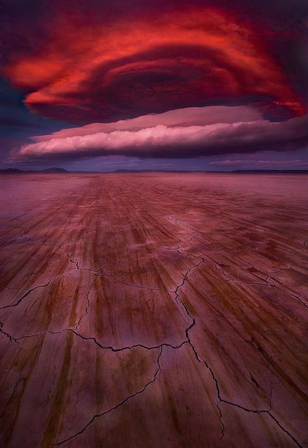 Amazing-lenticular-clouds-on-Earth-1-Alvord-Desert-Oregon-great-atmosphere