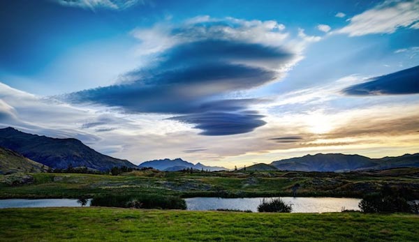 Amazing-lenticular-clouds-on-Earth-13-Queenstown-New-Zealand-great-atmosphere