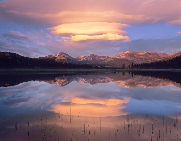 Amazing-lenticular-clouds-on-Earth-7-Mount-Dana-Yosemite-Park-California-great-atmosphere