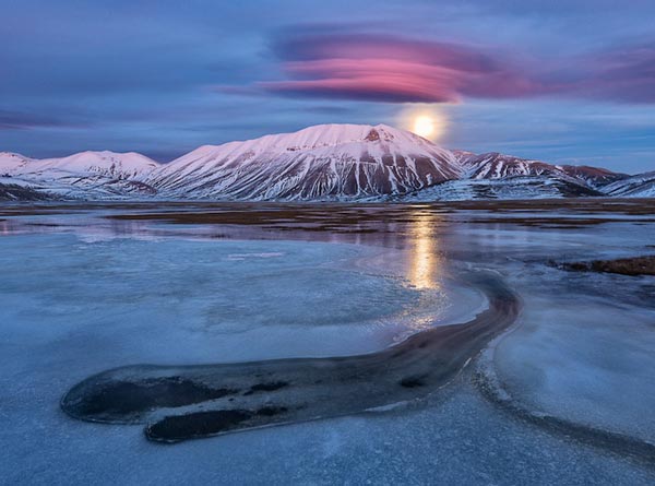 Amazing-lenticular-clouds-on-Earth-8-Mount-Redentore-Italy-great-atmosphere