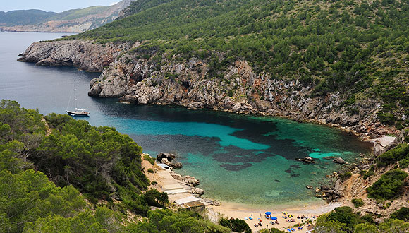 Cala-d-en-Serra-Spain-hidden-beaches-5-travel-great-atmosphere