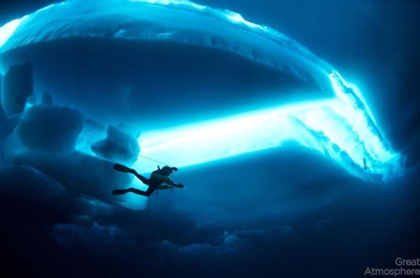 diving-under-ice-arctic-ocean-4-beautiful-blue-photography-great-atmosphere