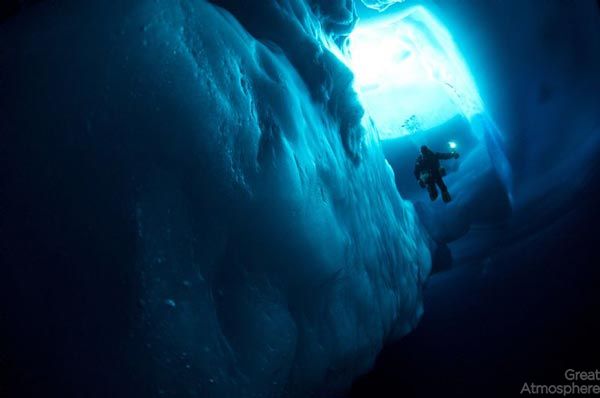 diving-under-ice-arctic-ocean-6-beautiful-blue-travel-photography-great-atmosphere