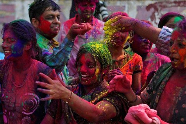 Festival-of-Colours-in-India_travel-destinations