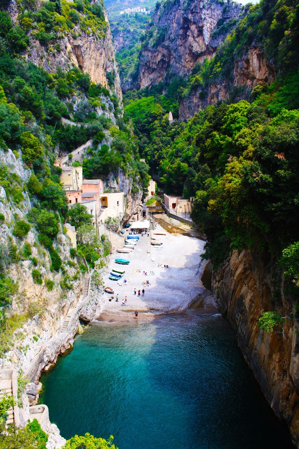 Furore-Fjord-Italy-hidden-beaches-13-travel-great-atmosphere