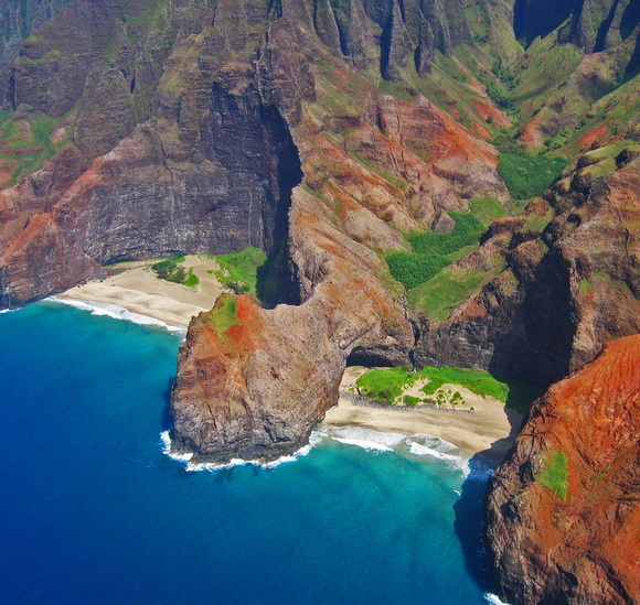 Honopu-Beach-Hawaii-hidden-beaches-1-travel-great-atmosphere