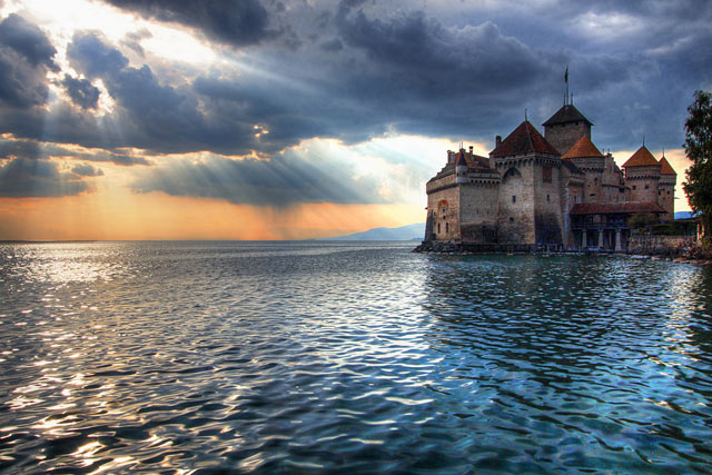 Lake-Geneva-France-and-Switzerland-great-atmosphere-travel-destination-beautiful
