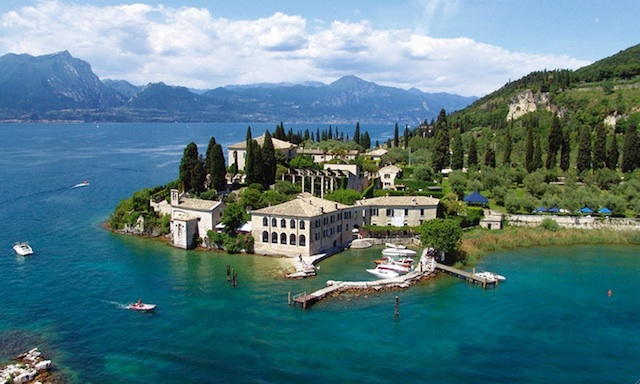 Locanda-San-Vigilio-Lake-Garda-great-atmosphere-travel-destination-beautiful