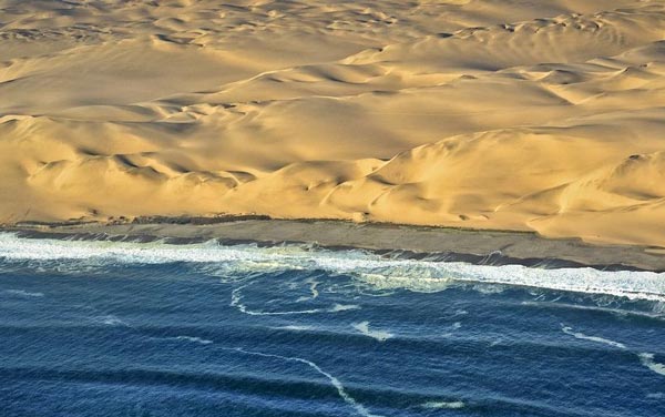 namibia-where-the-desert-meets-the-sea-3-great-atmosphere-travel-nature-photography