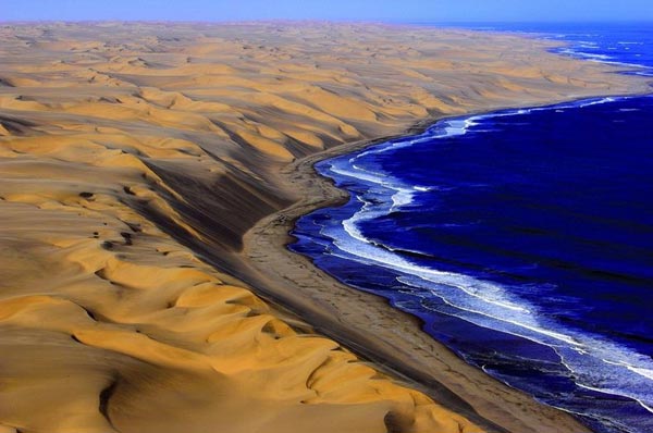 namibia-where-the-desert-meets-the-sea-4-great-atmosphere-travel-nature-photography
