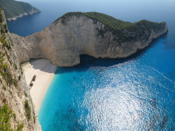 Shipwreck-Zakynthos-hidden-beaches-2-travel-great-atmosphere