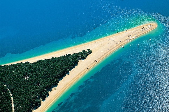 Zlatni-Rat-Croatia-hidden-beaches-3-travel-great-atmosphere
