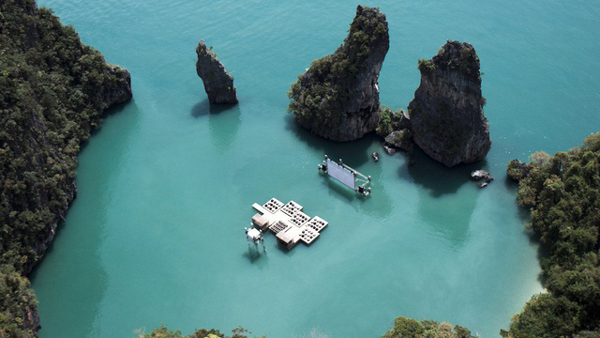 floating-movie-archipelago-cinema-thailand-great-atmosphere-sea-ocean-beautiful-travel-photography