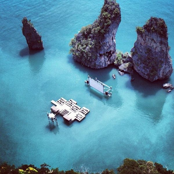floating-movie-archipelago-cinema-thailand-great-atmosphere-sea-ocean-beautiful-travel-photography